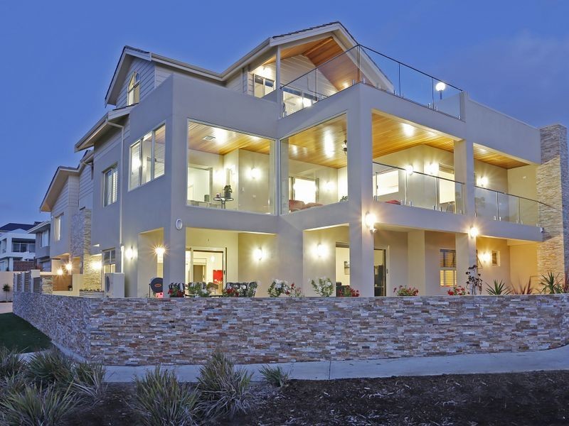 8 Orsino Boulevard, North Coogee WA 6163