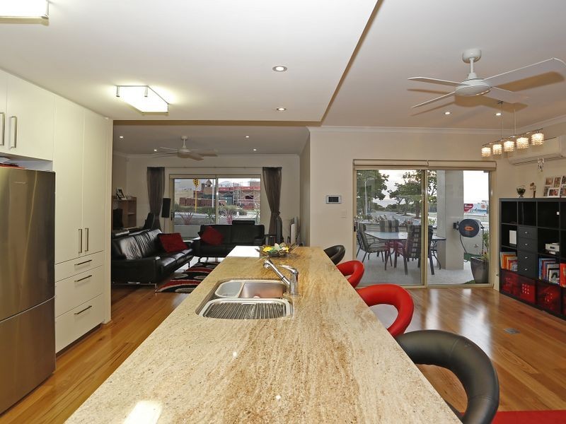 8 Orsino Boulevard, North Coogee WA 6163