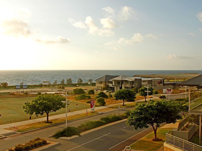 8 Orsino Boulevard, North Coogee WA 6163