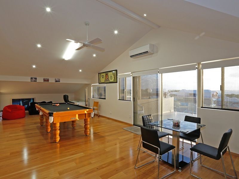 8 Orsino Boulevard, North Coogee WA 6163