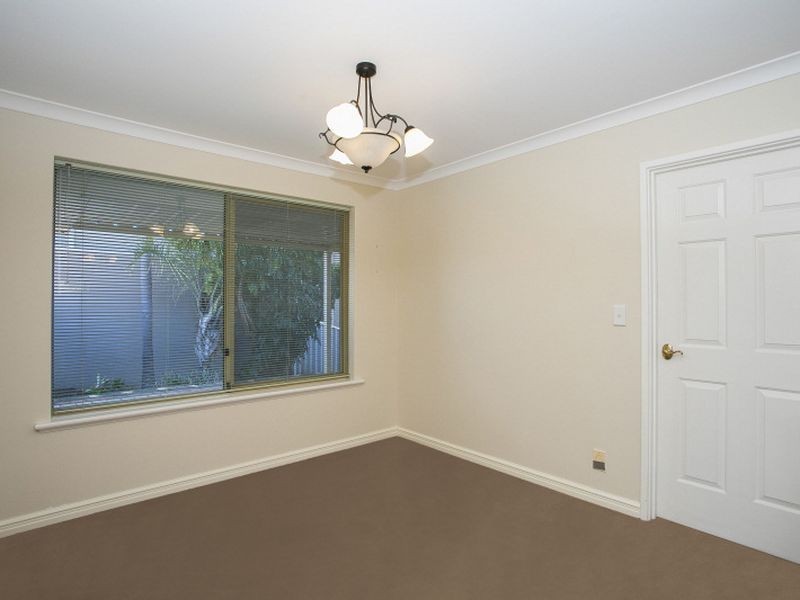 32 Motril Avenue, Coogee WA 6166