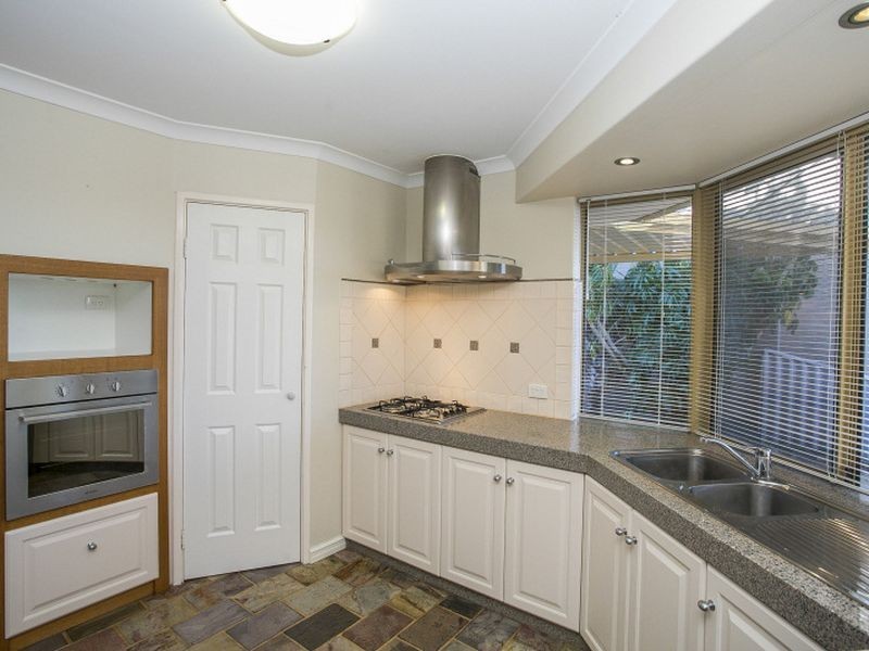 32 Motril Avenue, Coogee WA 6166