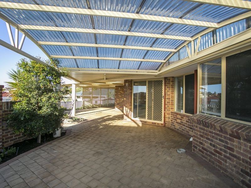 32 Motril Avenue, Coogee WA 6166