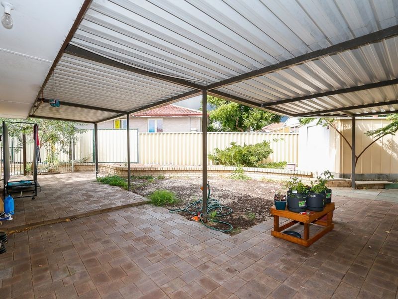 10 Hargreaves Road, Coolbellup WA 6163