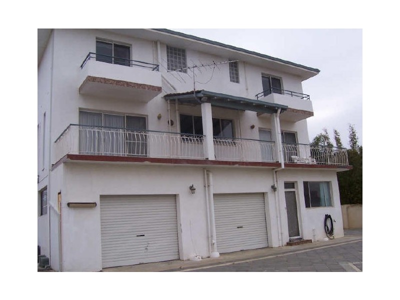 8 Hillcrest Street, Coogee WA 6166