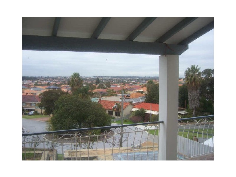 8 Hillcrest Street, Coogee WA 6166