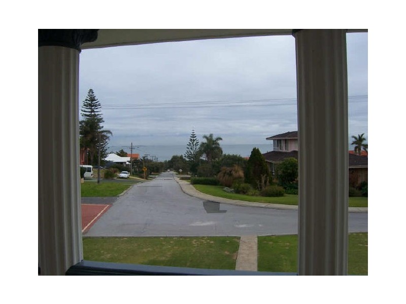 8 Hillcrest Street, Coogee WA 6166