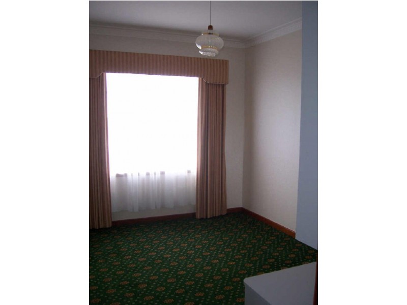 8 Hillcrest Street, Coogee WA 6166