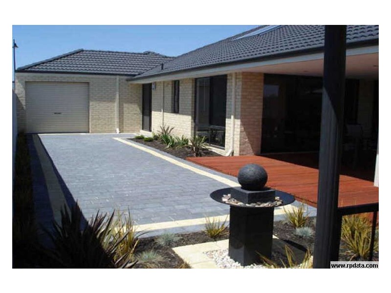 10 Lyon Road, Atwell WA 6164