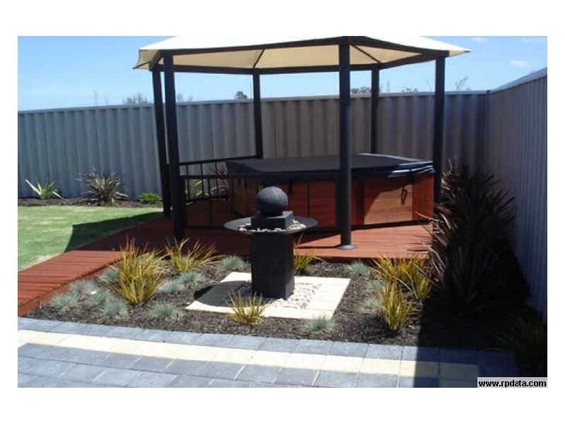10 Lyon Road, Atwell WA 6164