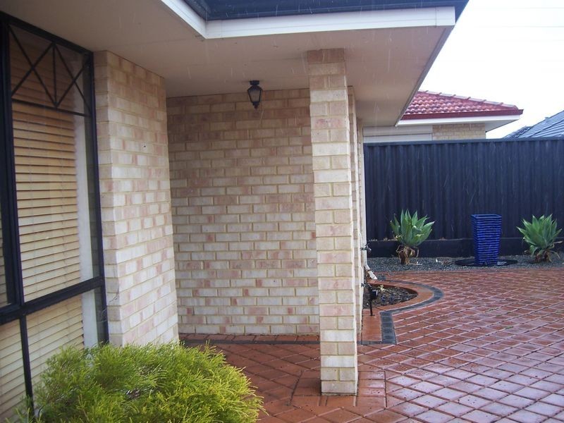 1 / 14a Zlinya Crescent, Spearwood WA 6163