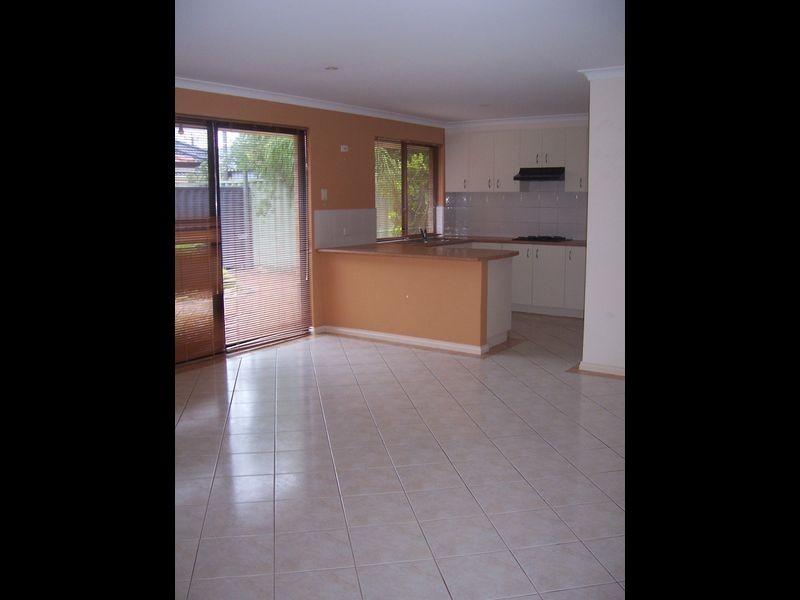 1 / 14a Zlinya Crescent, Spearwood WA 6163