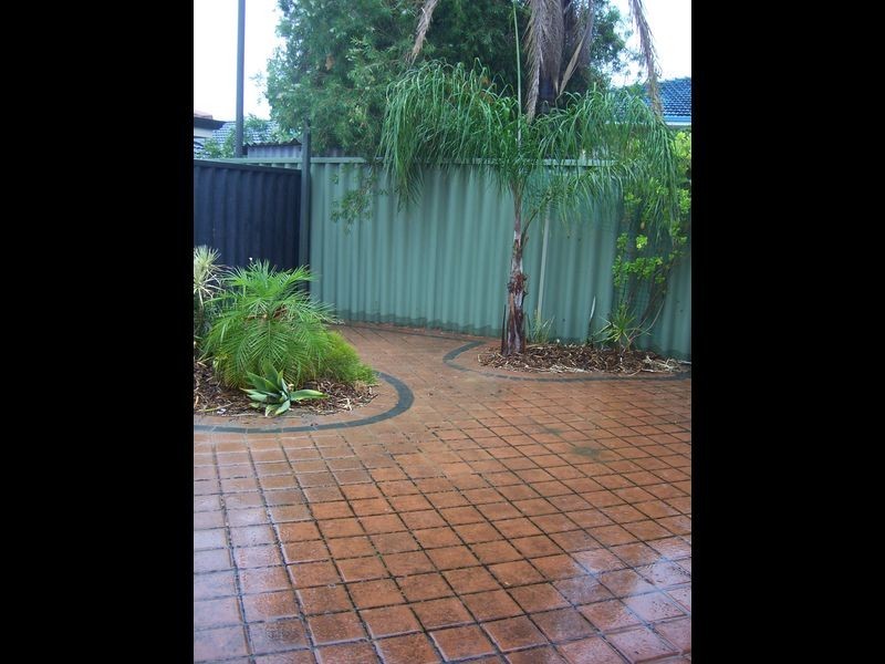 1 / 14a Zlinya Crescent, Spearwood WA 6163