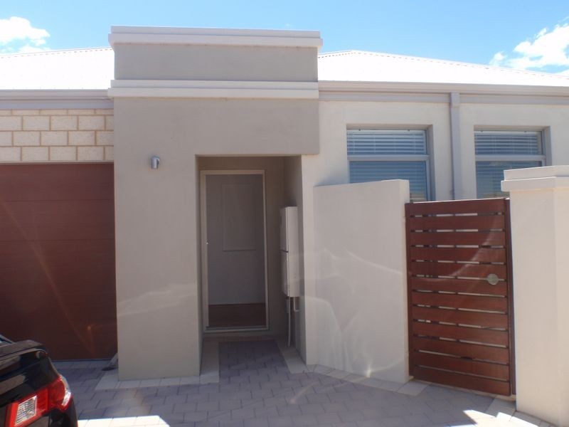 2/11 katsura, Coogee WA 6166