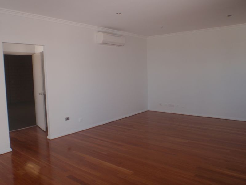 2/11 katsura, Coogee WA 6166