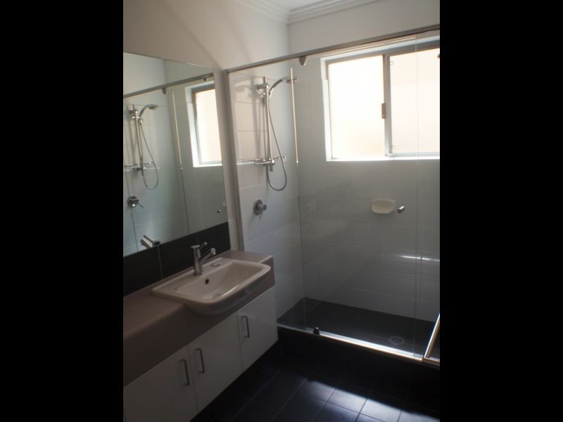 2/11 katsura, Coogee WA 6166