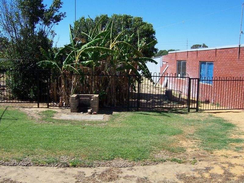 76 Ocean Road, Coogee WA 6166