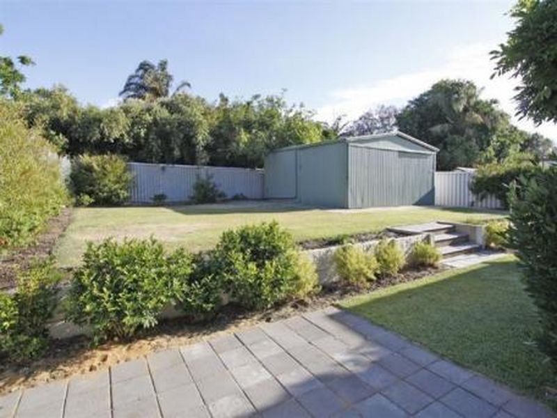 15 Treeby Street, Coolbellup WA 6163