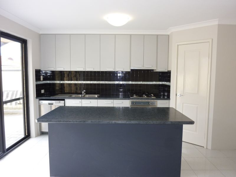 2 / 16 Riverina Parade, Munster WA 6166