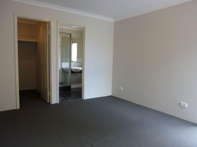 2 / 16 Riverina Parade, Munster WA 6166