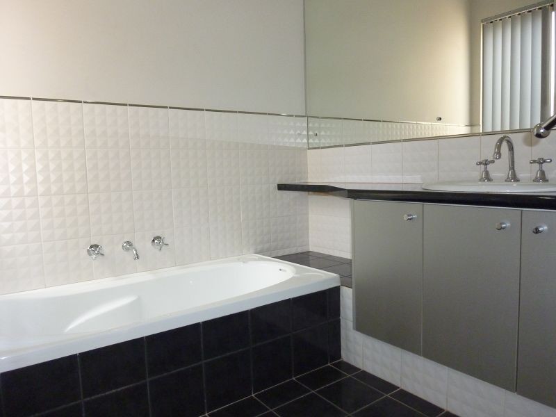 2 / 16 Riverina Parade, Munster WA 6166