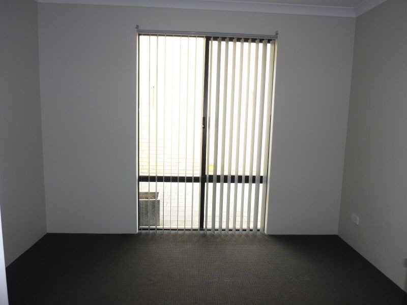 2 / 16 Riverina Parade, Munster WA 6166