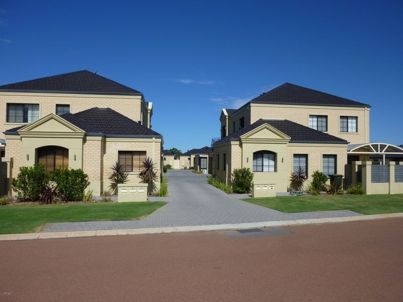 2 / 16 Riverina Parade, Munster WA 6166