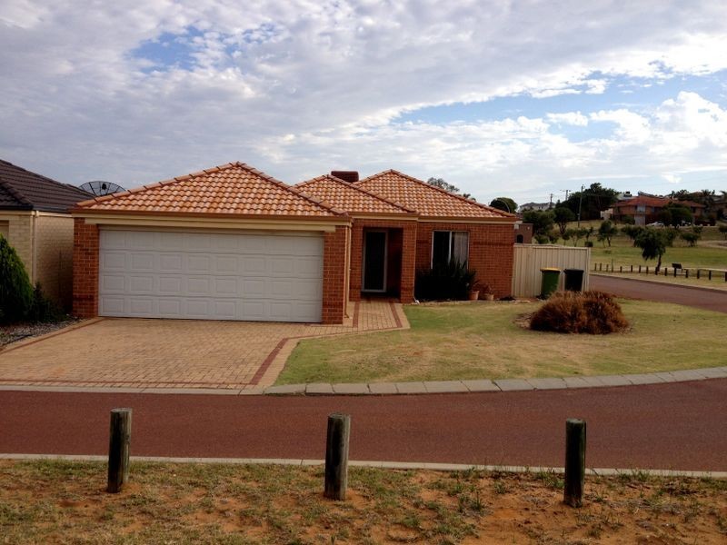 3/2 Sumich Gardens, Coogee WA 6166