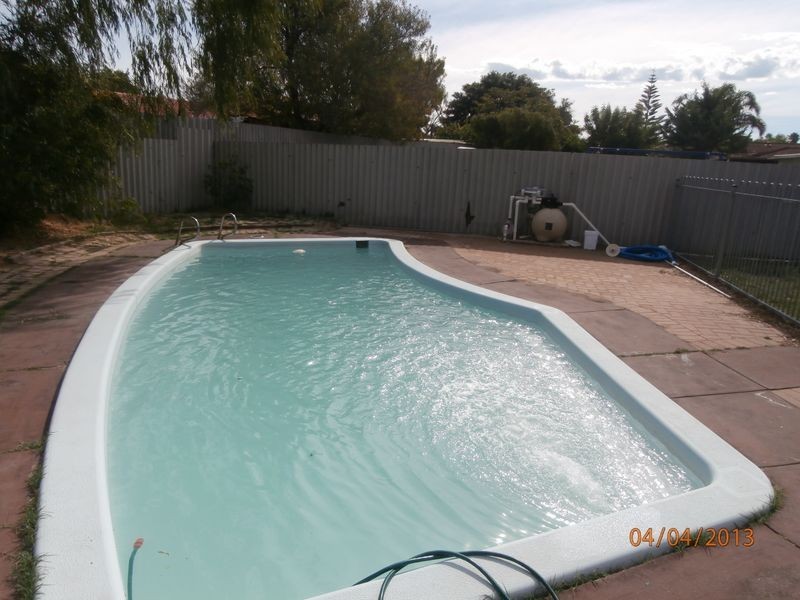 94 Cambridge Crescent, Cooloongup WA 6168