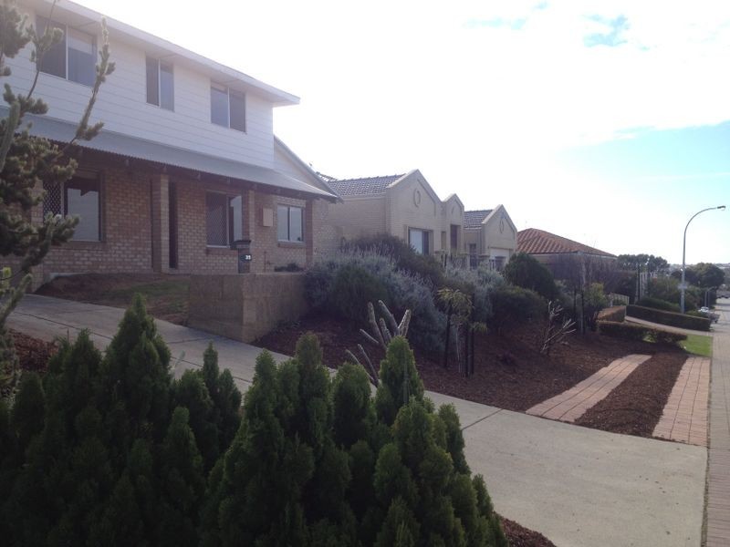 35 Fairbairn Road, Coogee WA 6166