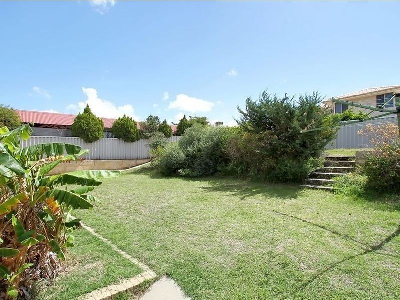 35 Fairbairn Road, Coogee WA 6166