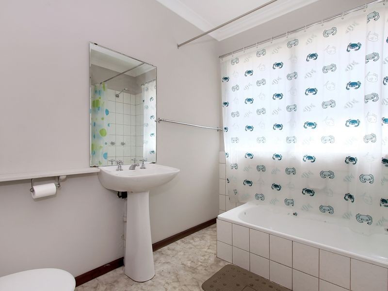 35 Fairbairn Road, Coogee WA 6166