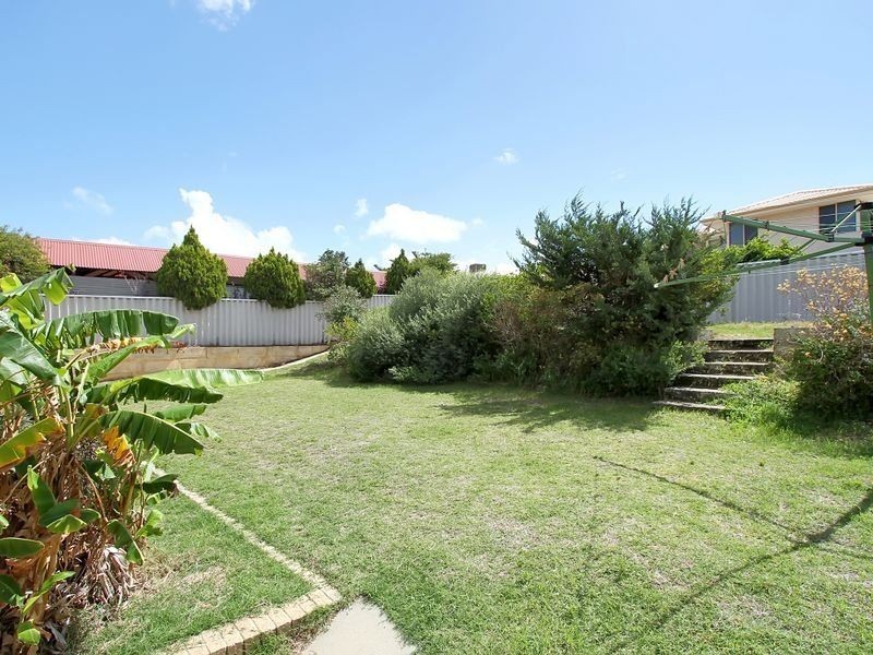 35 Fairbairn Road, Coogee WA 6166