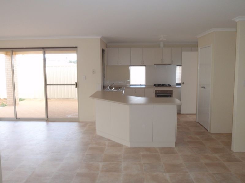 4 / 44 Sawle Road, Hamilton Hill WA 6163