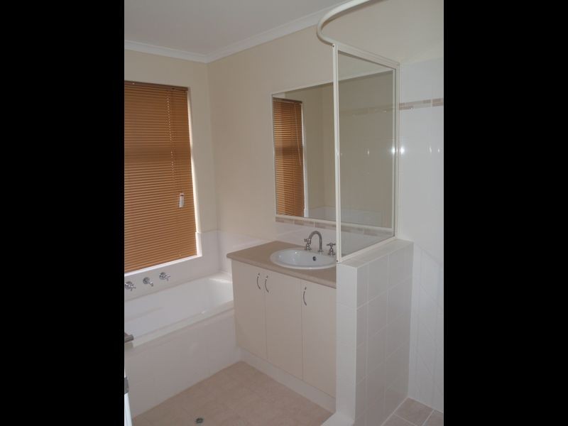 4 / 44 Sawle Road, Hamilton Hill WA 6163