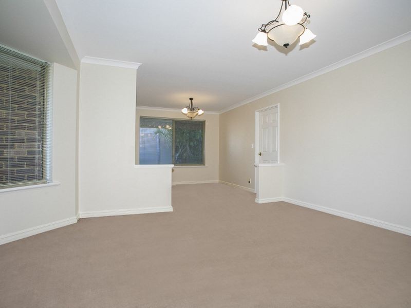 32 Motril Avenue, Coogee WA 6166