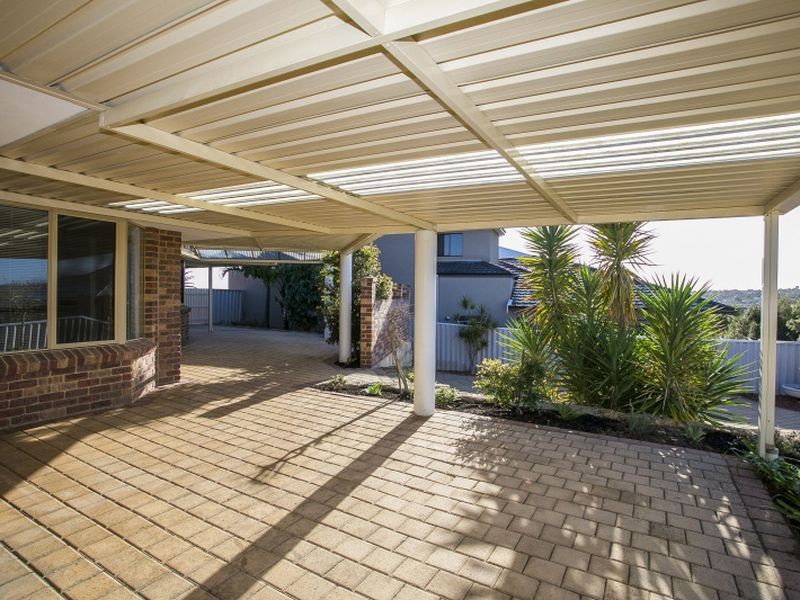 32 Motril Avenue, Coogee WA 6166