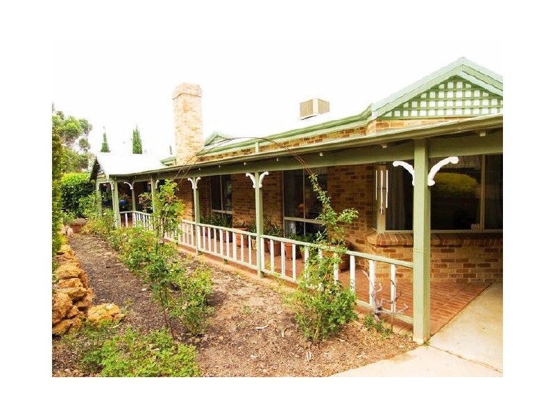 82 Hill Road, Roleystone WA 6111