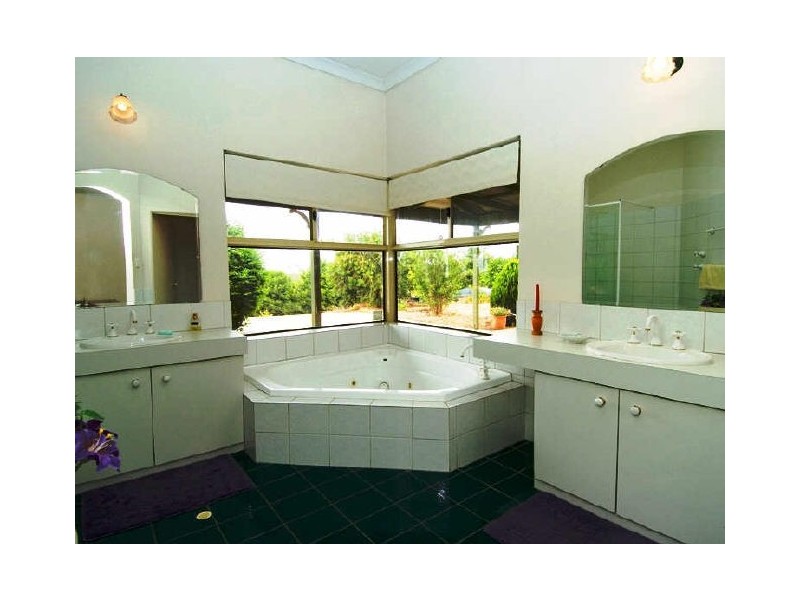 82 Hill Road, Roleystone WA 6111