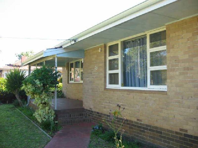 33 Fifth Road, Armadale WA 6112