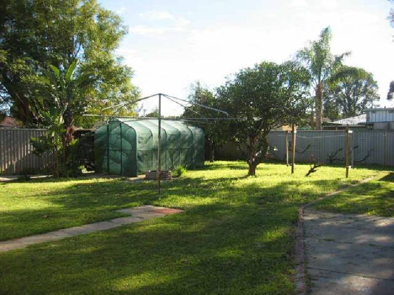 33 Fifth Road, Armadale WA 6112