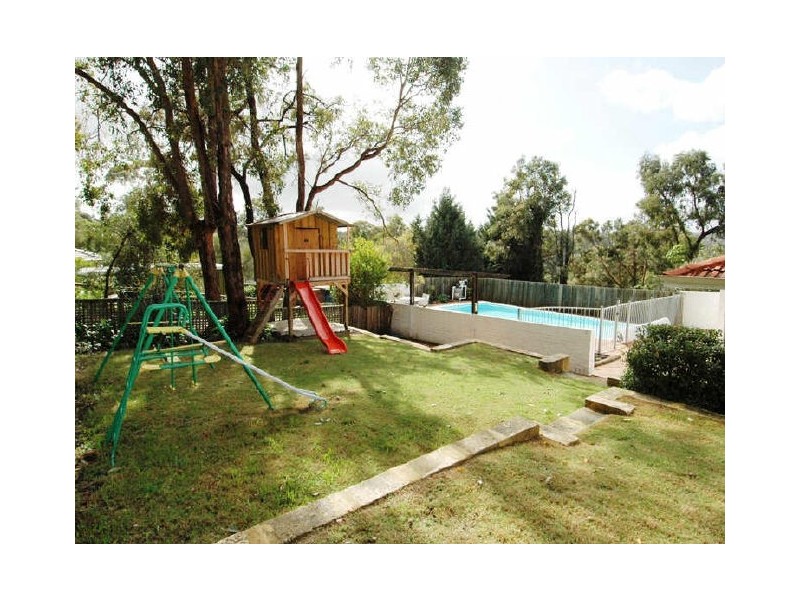 24 Trevor Court, Roleystone WA 6111