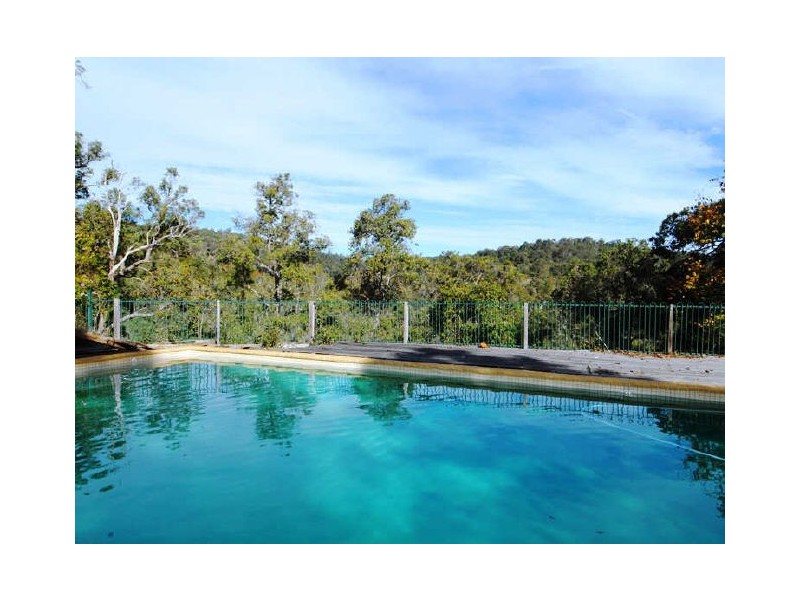 33 Armenti Road, Roleystone WA 6111