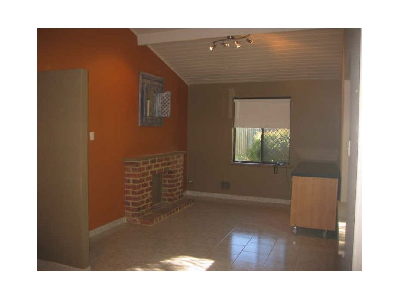 10 Oakfield Place, Kelmscott WA 6111