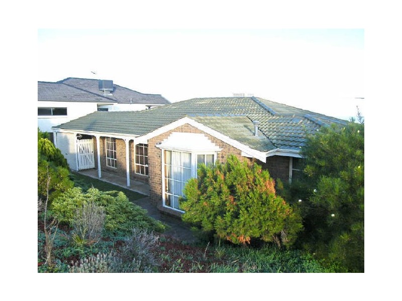 24 Neeangarra Crescent, Hallett Cove SA 5158