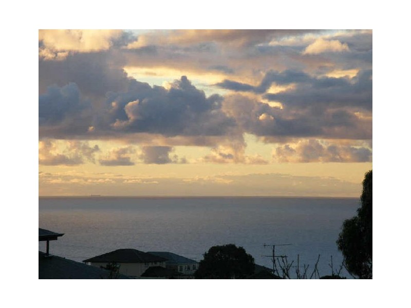 24 Neeangarra Crescent, Hallett Cove SA 5158