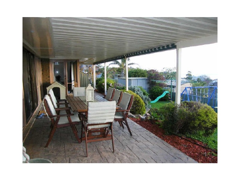 24 Neeangarra Crescent, Hallett Cove SA 5158