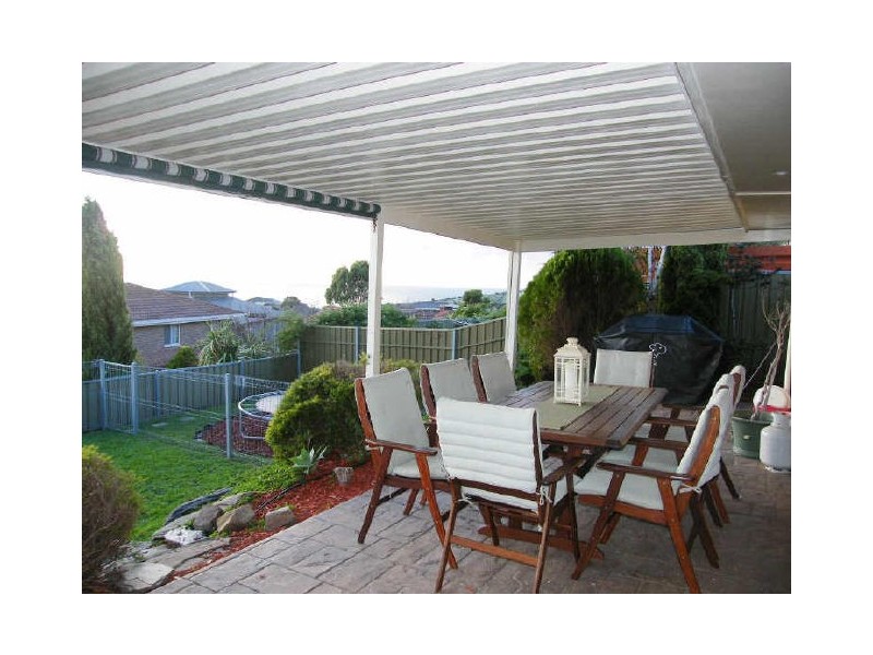 24 Neeangarra Crescent, Hallett Cove SA 5158