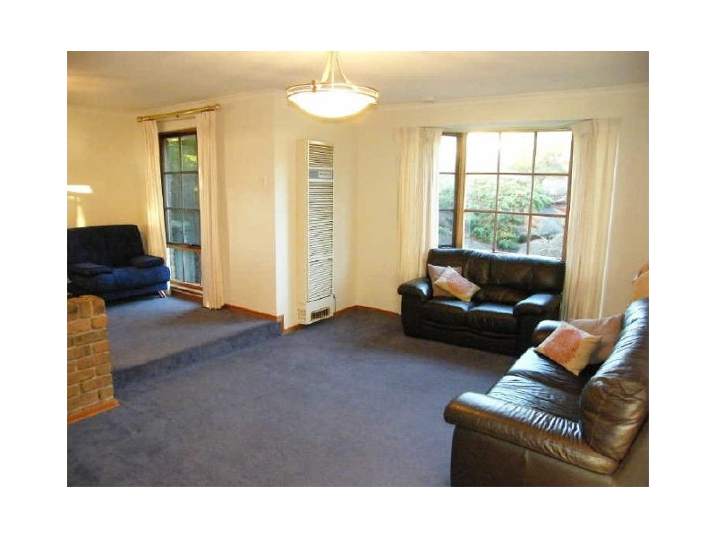 24 Neeangarra Crescent, Hallett Cove SA 5158