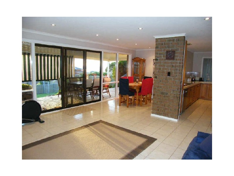 24 Neeangarra Crescent, Hallett Cove SA 5158